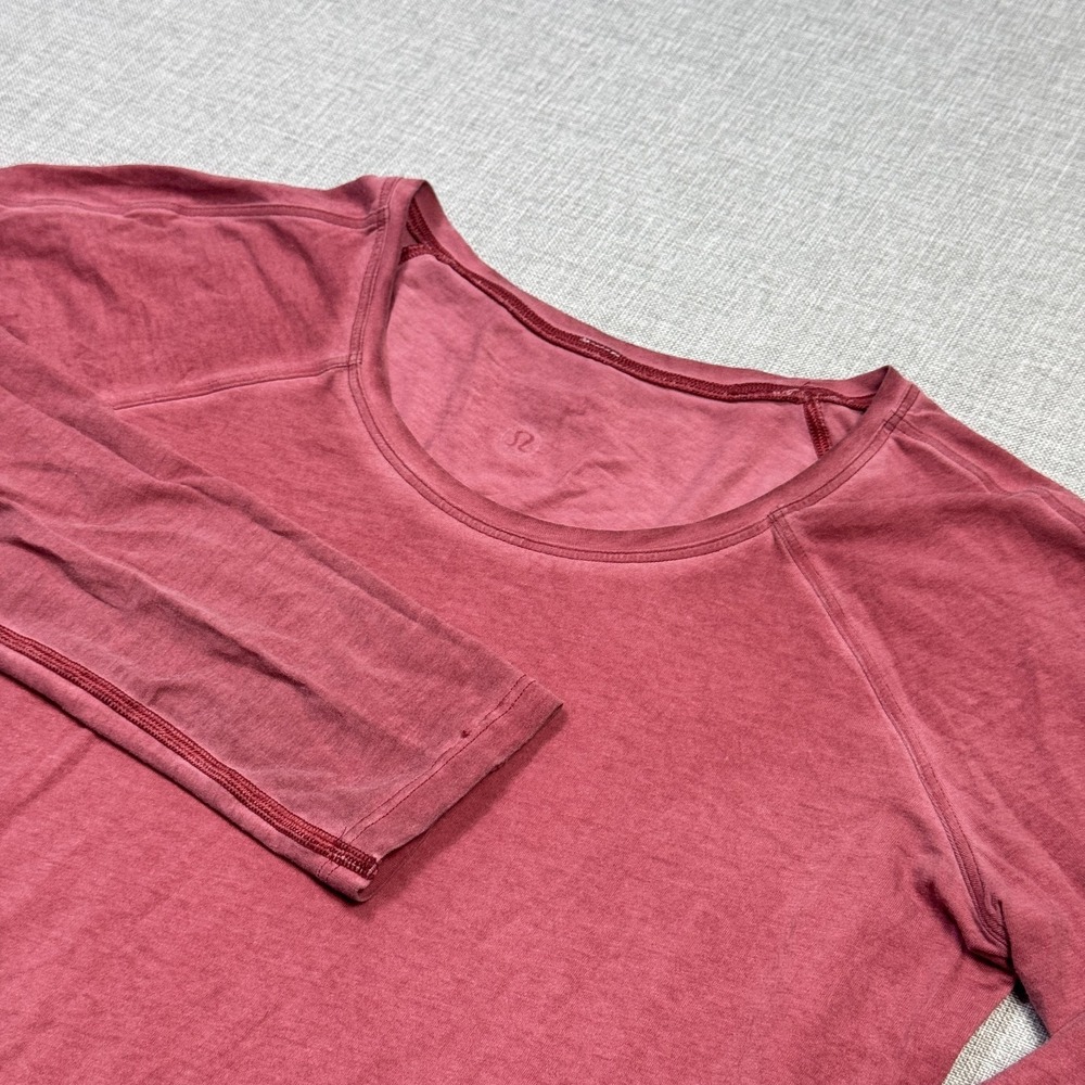 Lululemon‎ T-Shirt Womens Medium Pink Long Sleeve Crew Neck Slim Yoga Activewear